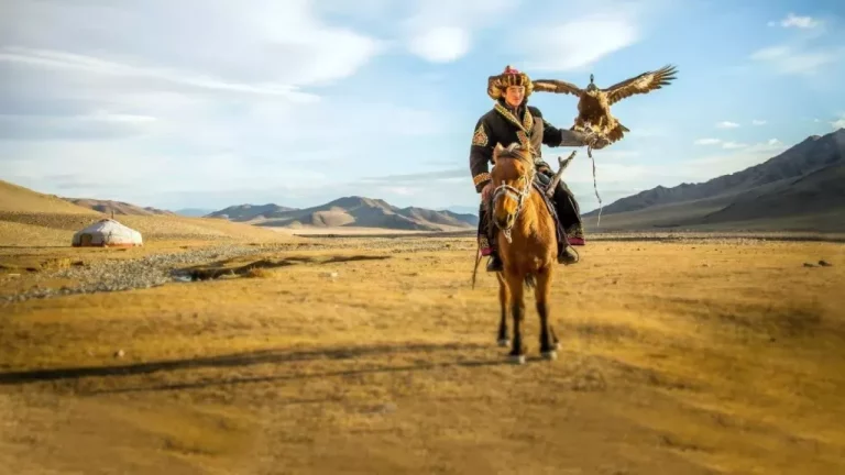 Mongolia eagle hunting tour